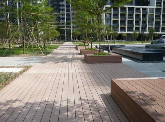 Wytrzymałe podłogi zewnętrzne WPC Solid WPC Decking Skid Proof Wysoka gęstość