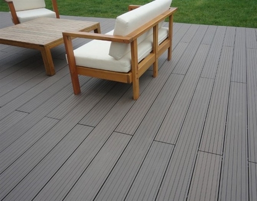 Naturalny kolor drewna plastikowego kompozytu Decking zewnętrzny wilgoć